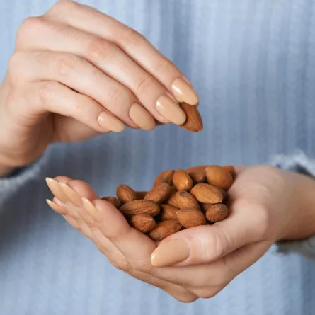 فوائد اللوز في الرجيم الخارق