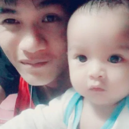 بالصور.. شنق طفلته ثم إنتحر في بث مباشر على "فيس بوك"