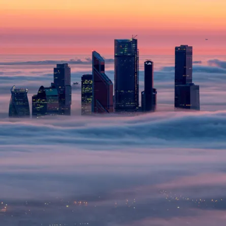 بالصور: سماء موسكو تشتعل بـ "السحب المتوهجة"