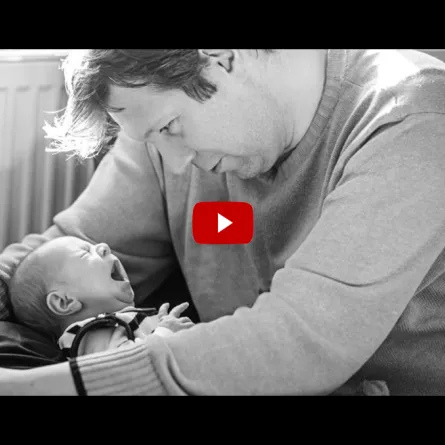 رزق بصبي بعد 5 فتيات.. كيف كانت ردة فعله؟