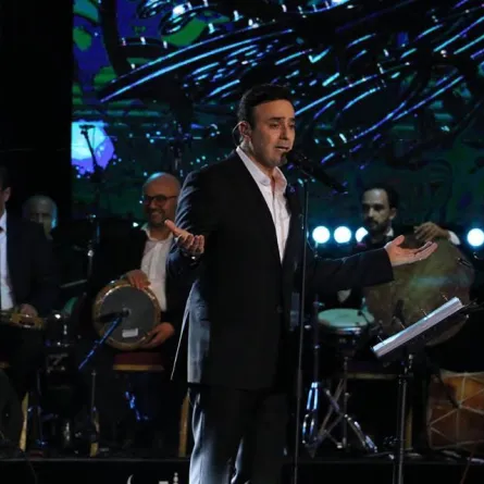 حفل افتتاح المهرجان العربي للإذاعة والتلفزيون: صابر يغني لجمهور رسمي وأمل عرفة تنسحب