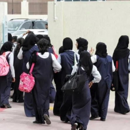 مالكة مدرسة سعودية تعتدي بالضرب على ٣ طالبات.. وتهديدات بإغلاقها