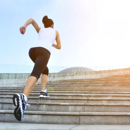 صعود الدرج أفضل من تناول الكافيين لرفع معدّل الطاقة في الجسم