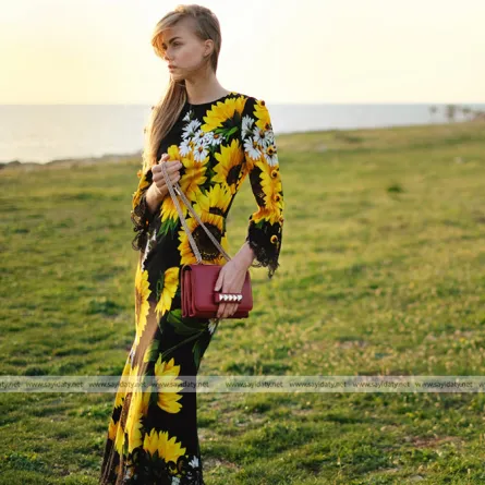 7 إطلالات ينعشها اللون الأصفر