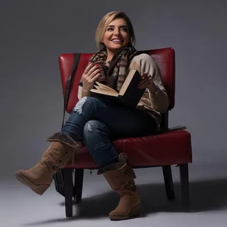 زوجة عابد فهد ترد على شائعة طردها من العمل بتغريدة وصورة عائلية