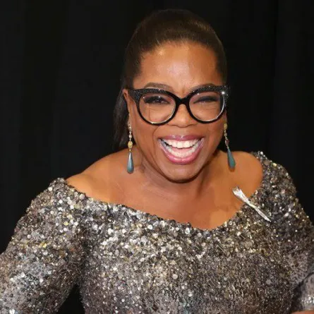 بالفيديو: ماذا فعلت أوبرا مع طفل لا يعرف اسمها؟