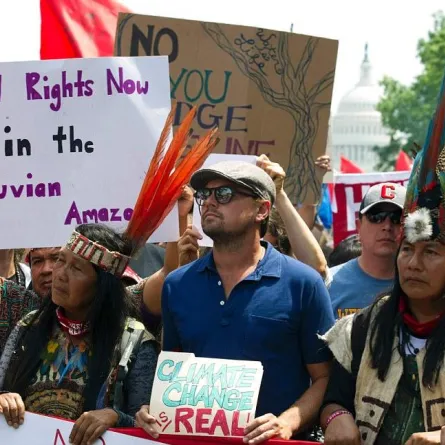 ليوناردو ديكابريو في مظاهرة تندّد بالتغيّر البيئي