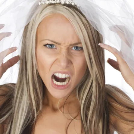 عروس تطلق زوجها بسبب طمعه وتتزوج من آخر في يوم واحد