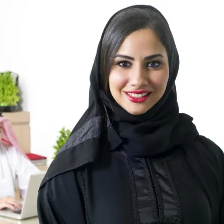 بمناسبة يوم العمال العالمي.. المرأة العاملة السعودية أكثر تعليماً