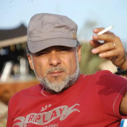 كاتب أوركيديا يفتح النار على حاتم علي و يصف باسل خياط بوصف قاس