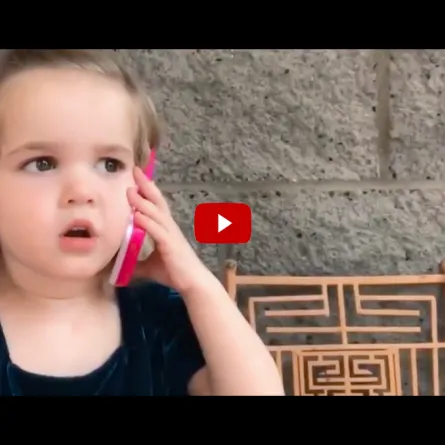 طفلة لم تتجاوز السنتين تنهي علاقتها بصديقها الذي خانها مع أخرى