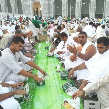 لجنة السقاية والرفادة تضع ضوابط لحملات إفطار الصائم