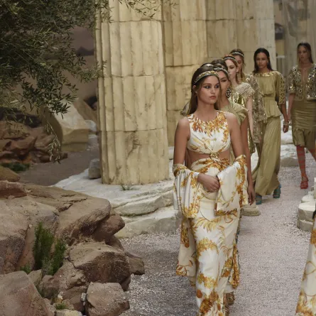 شانيل كروز 2018 تحيي روح الحضارة اليونانيّة القديمة