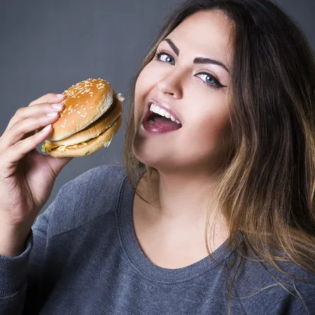 الدهون المشبّعة تجعلكِ عرضة  لمرض هشاشة العظام