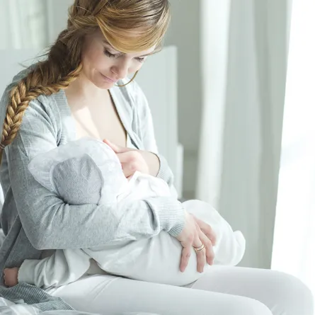 تغذية مولودك في الشهر الأول