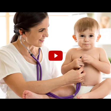 ماذا فعل رضيع أثناء فحصه من طبيبة؟