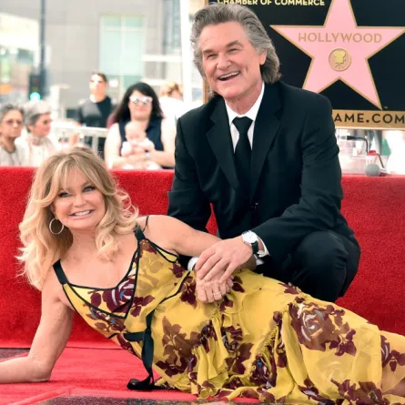 نجمتان متقاربتان لجولدي هاون وكورت رسل على رصيف الشهرة