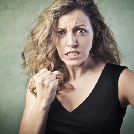 أشعلت النار في ملابس "ضرَّتها" فقتلت رضيعها !