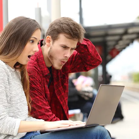 مواقع التواصل الإجتماعي، من الأكثر تفاعلا بها: الشباب أم البنات؟