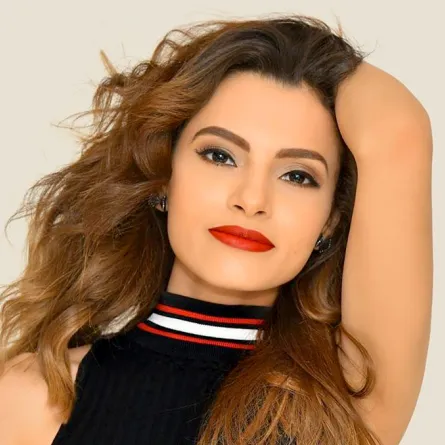 كارمن سليمان وإطلالات شبابيّة راقية