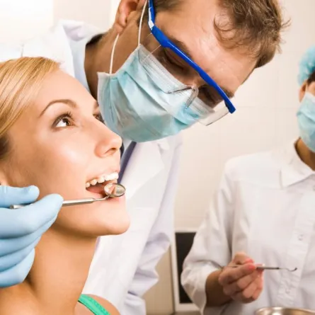 السعودية توقف استقدام أطباء الأسنان