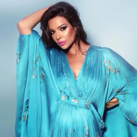 نجمات ارتدين الأزرق ... من الأجمل؟