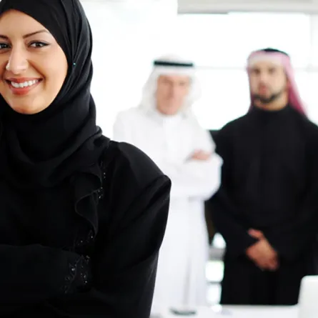 خليجية تحتفل بـ "خلع زوجها"!