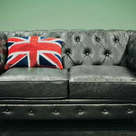 4 معلومات عن أريكة الـ"تشسترفيلد"