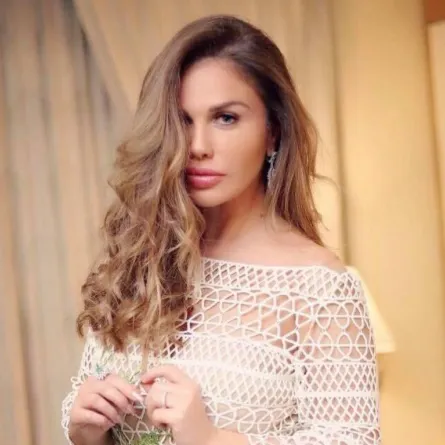 نيكول سابا تهاجم من ينتقدها: إسمي وشعبيتي وانتشاري أكتر من الشعر اللي براسك