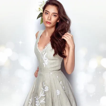 نسليهان أتاغول بطلة " الحب الأعمى" لمن وضعت  الحنّة؟