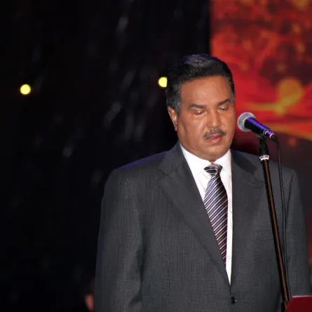 محمد عبده يغني بـ "دار الأوبرا".. وشهادة الدكتوراه له ولطلال وبدر