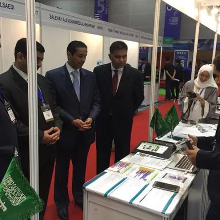 ميدالية معرض "آيتكس" الدُّولي الذهبيَّة للاختراعات للطَّالبة مروج