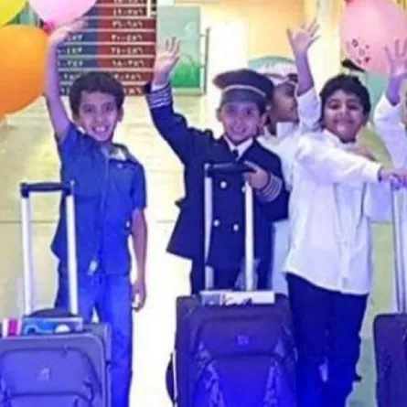 مدرسة تنقل طلابها للصف الثاني على رحلة جوية افتراضية.