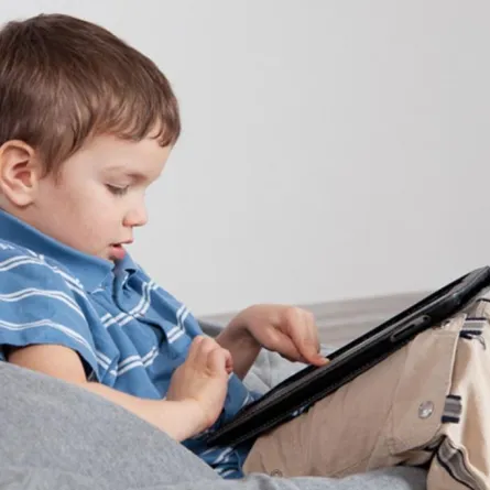 الآيباد قنبلة موقوتة في أيدي الأطفال