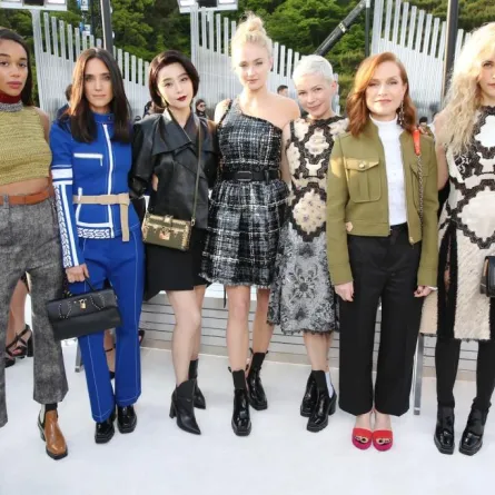 النجمات العالميات في اليابان لحضور عرض "لويس فويتون" لموسم الكروز!