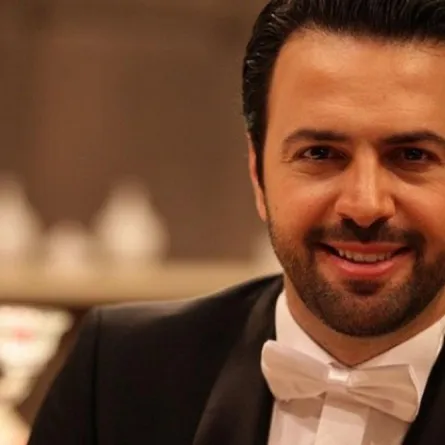 تيم حسن في إطلالات كلاسيكية أنيقة