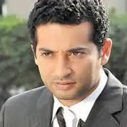 عمرو سعد مستاء من شقيقه والسبب سمية الخشاب