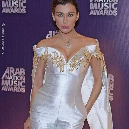 نادين الراسي تدافع عن عامر زيان وتطلق هاشتاغ بإسمه: "من يفضح الناس سيرتد عليه الصاع مليون صاع"