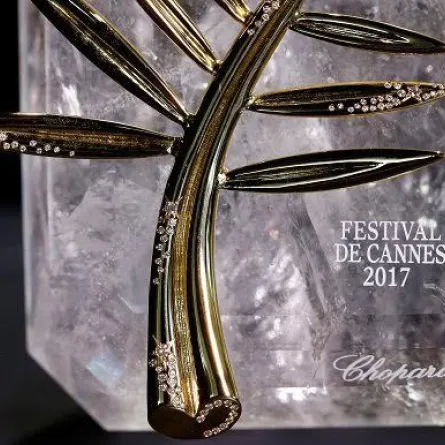 شاهدوا سعفة "مهرجان كان" 2017 الذهبية مزيّنة بغبار النجوم 