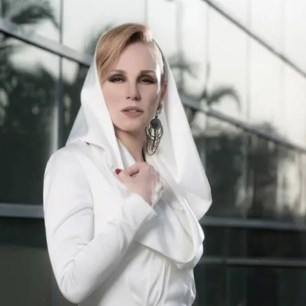 بالتفاصيل: أحمد الفيشاوي يطارد قلب "شيرين رضا" 3 سنوات فهل منعه "عمرو دياب"؟