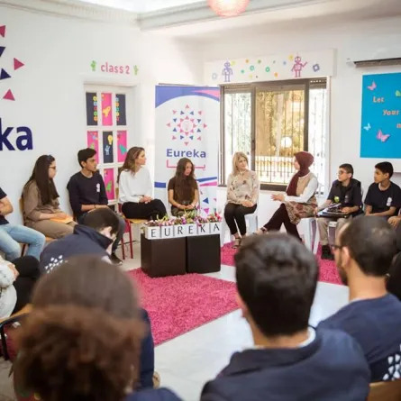 الملكة رانيا تلتقي طلبة أكاديمية يوريكا للتعليم التكنولوجي