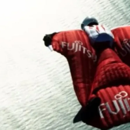 مغامر بريطانيٌّ يعتزم القفز الحرَّ من ارتفاع 42 ألف قدم