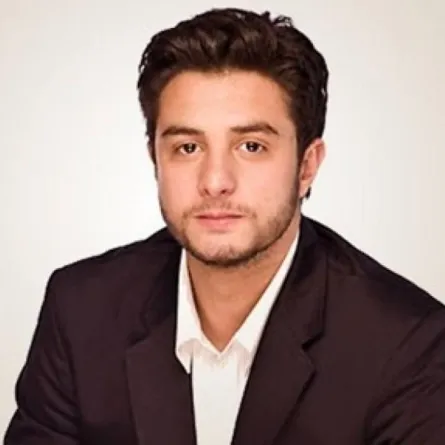 4 زيجات لـ"أحمد الفيشاوي": الأولى بحكم محكمة، والثانية انتهت بمحضر سرقة، والثالثة "لا يعرف عنها شيئًا"