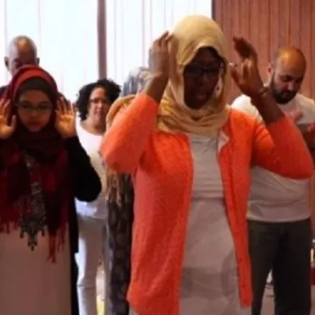 غضب واستنكار إسلاميّ على مسجد يجمع الرجال والنساء... والإمام امرأة