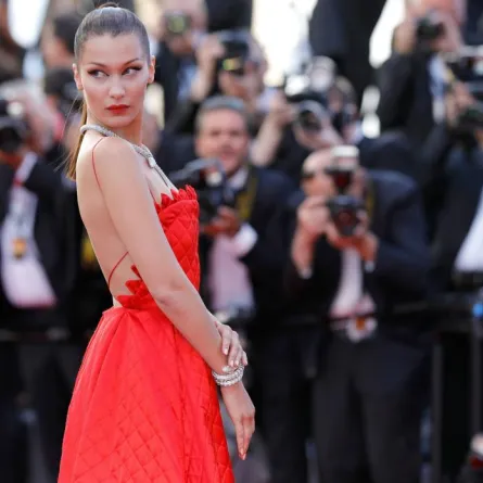 بريق مجوهرات النجمات في ثالث أيام مهرجان "كان"