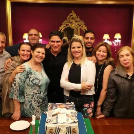 ما الذي جمع أبو هشيمة بعائلة كريستيانو رونالدو؟