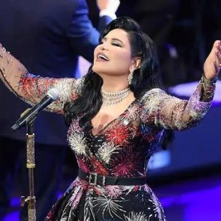 بالفيديو: أحلام تصل الكويت بدون مكياج