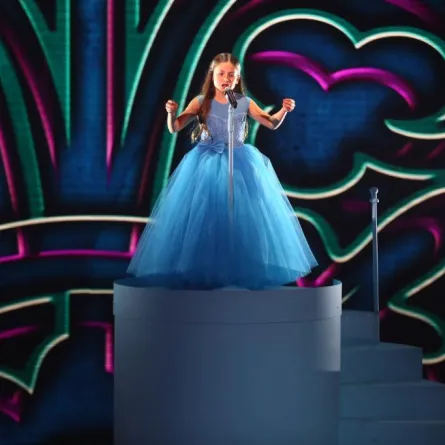 الطفلة إيمان بيشة نجمة "أراب غوت تالنت" بموسمه الخامس