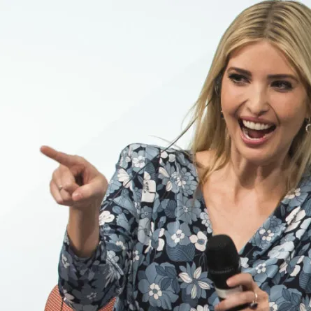 فستان إيفانكا ترامب خلال زيارتها السعودية ينفد من الأسواق