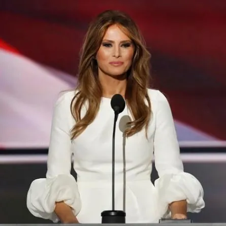 ملابس ميلانيا ترامب تُشعل مواقع التواصل الاجتماعي عقب زيارتها للسعودية